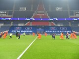 Futbolista del PSG y el İstanbul Başakşehir previo a su juego de Champions League en París.