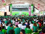 Pasión mundialista en Oaxaca: miles vibran con la victoria de México en pantalla gigante.