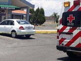 Autoridades resguardan la zona en la que fue baleado el mando policial.