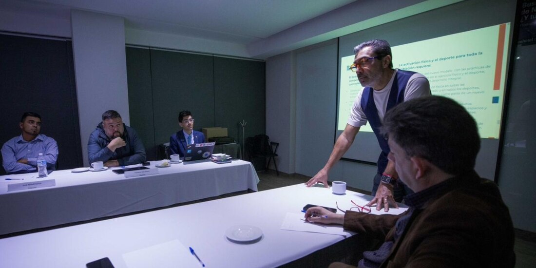 Mesa de consulta integrada por profesionales especialistas en diferentes ámbitos del deporte en Guanajuato