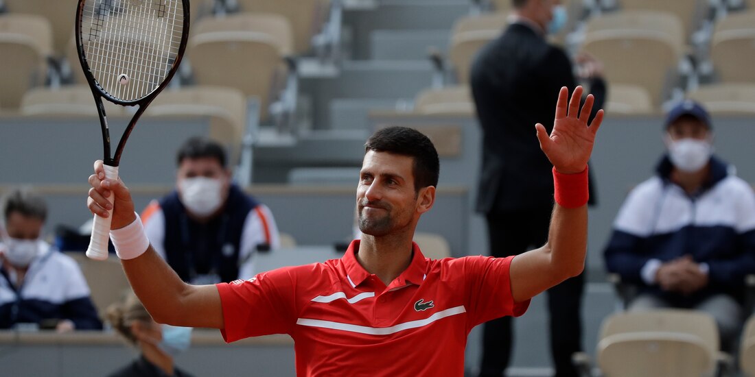 Djokovic festeja su victoria sobre el lituano Ricardas Berankis, con lo que pasó a la tercera ronda de Roland Garros.