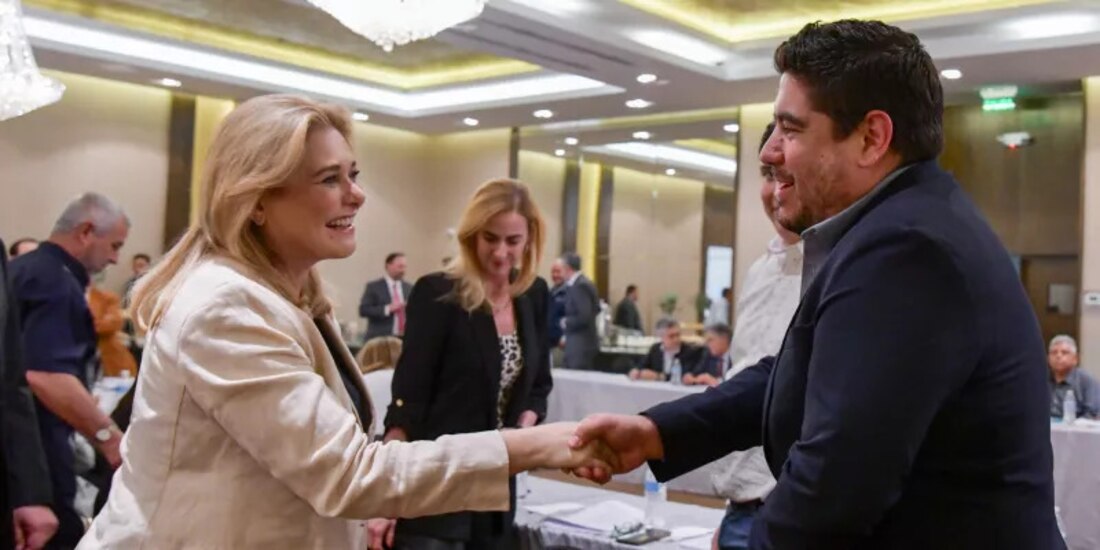 Líderes maquiladores y funcionarios estatales trazan nuevas estrategias de desarrollo en encuentro encabezado por la gobernadora Maru Campos.