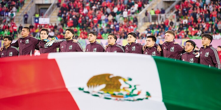 Jugadores de la Selección Mexicana previo al inicio del partido ante Chile, el martes pasado.