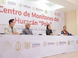 Al centro de la imagen, la Gobernadora constitucional.