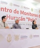 Al centro de la imagen, la Gobernadora constitucional.