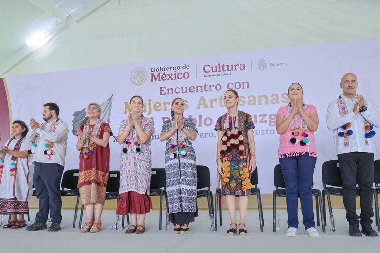 Al centro, la gobernadora Evelyn Salgado y la Presidenta Claudia Sheinbaum.