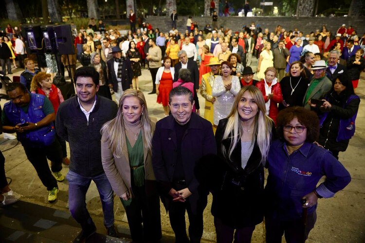 Alcalde Giovani Gutiérrez desarrolla una intensa gira de trabajo, con inauguración de obras, entrega de trabajos de reencarpetado, actividades culturales y reuniones con vecinas y vecinos de la demarcación