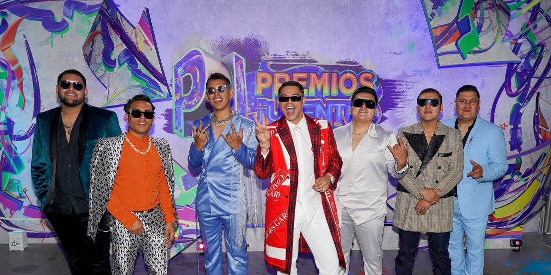 Grupo Firme en los Premios Juventud 2021