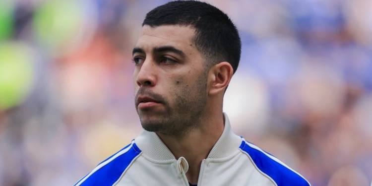 Erik Lira en un partido con el Cruz Azul