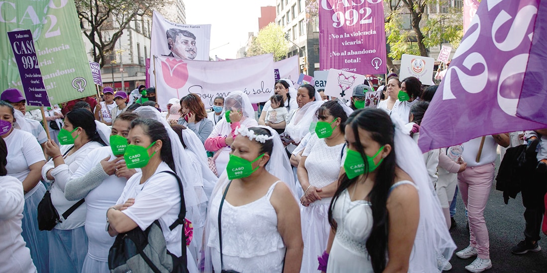 Protesta de mujeres víctimas de violencia vicaria, el 11 de febrero de 2024.