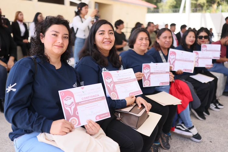Beneficiarios del programa estatal celebraron su incorporación formal a centros de trabajo locales tras concluir su periodo de capacitación técnica.
