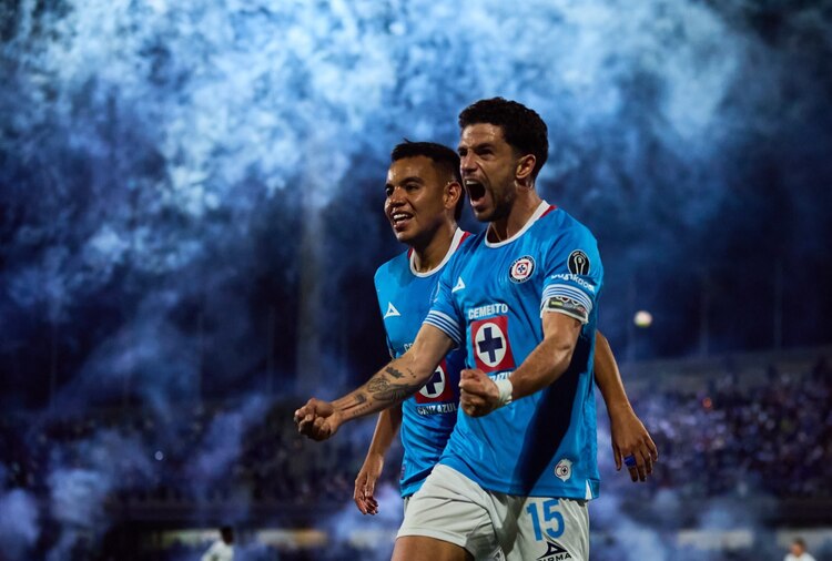 Cruz Azul eliminó al León y Nacho Rivero pudo ser el artífice del último partido de Andrés Guardado como profesional y de James Rodríguez con los Esmeraldas.