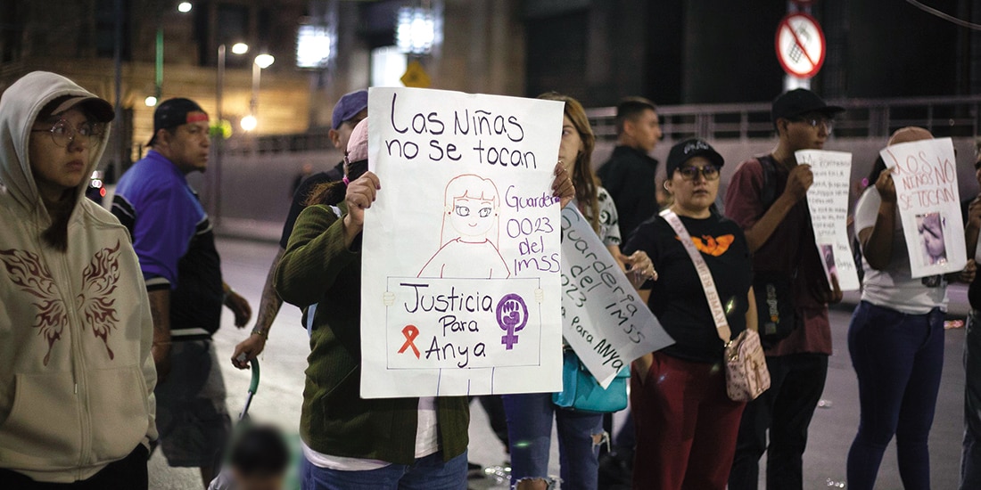 Familiares de una menor víctima de abuso en una guardería bloquearon Eje Central y avenida Juárez para exigir justicia, en diciembre pasado.