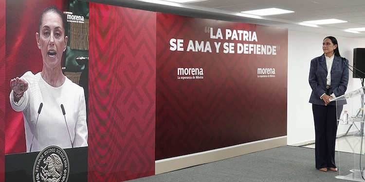 La presidenta nacional de Morena, Ariadna Montiel Reyes, durante una conferencia de prensa
