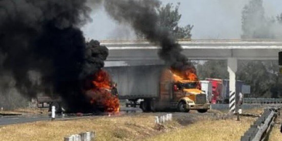 Estafeta suspendió temporalmente sus operaciones en varias zonas de Michoacán y Guanajuato tras disturbios violentos y bloqueos carreteros.