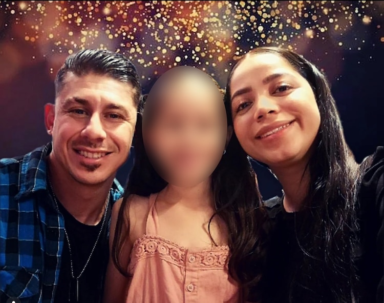 Javi Márquez con su esposa y su hija