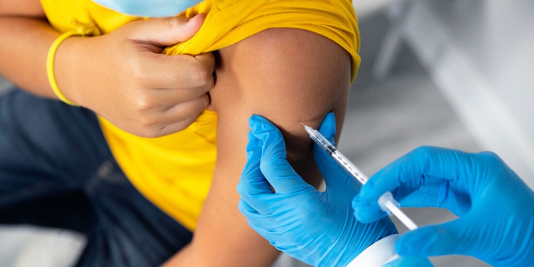 La influenza suele manifestarse con un cuadro de instauración rápida, con fiebre elevada entre los 38-39 grados centígrados, malestar general, dolor de cuerpo, cansancio, fatiga y tos en algunas ocasiones.