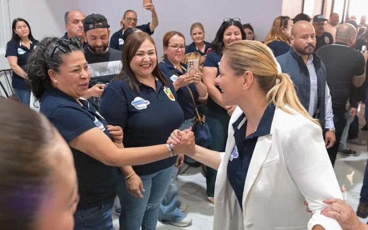 La mandataria estatal reconoce la labor de los empleados públicos durante el tercer aumento consecutivo a su remuneración.