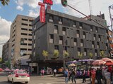 El sector de hospitalidad en la Ciudad de México afirma que 30 por ciento de sus ingresos se han perdido frente a la económica competencia que representa Airbnb, que, acusa, se salta impuestos, licencias ambientales y reglas de uso de suelo.