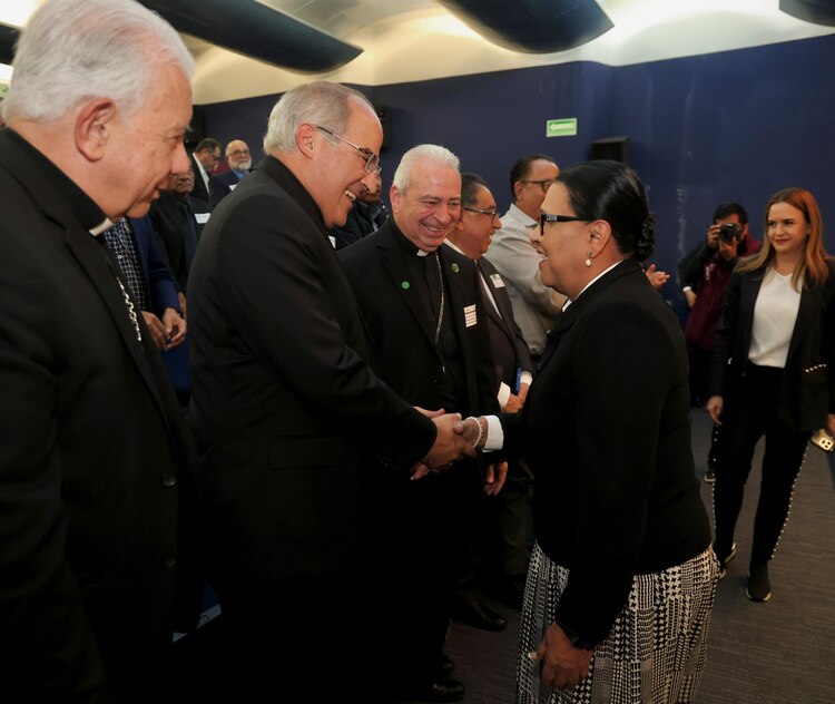 Rosa Icela Rodríguez en reunión con representantes de asociaciones religiosas.