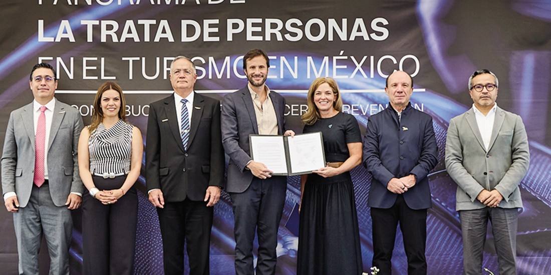 Directivos y funcionarios durante la presentación del estudio, ayer.