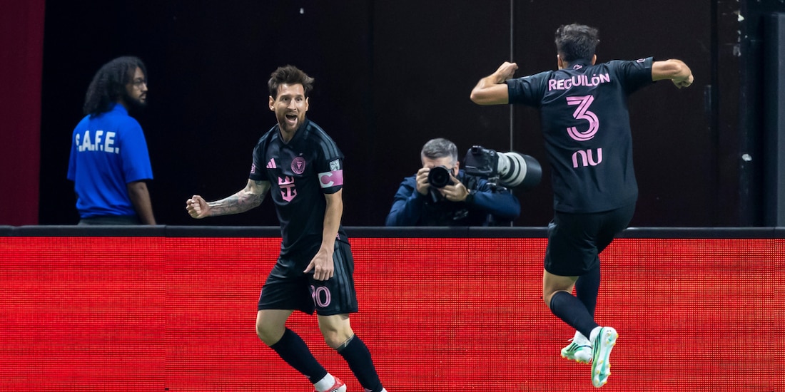Lionel Messi celebra uno de sus dos goles en la victoria del Inter Miami sobre el Atlanta United.