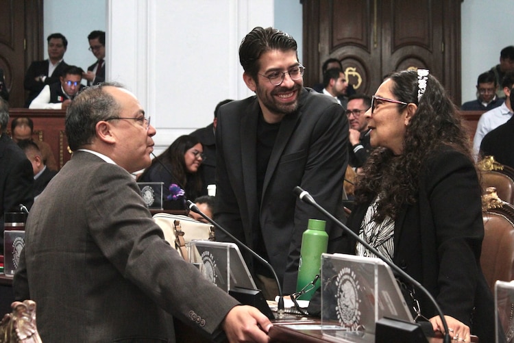 Ángel Tamariz (centro, archivo) señaló que combatir la desinformación será una de las principales tareas de la vocería de Morena en el Congreso local.