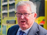 Alex Ferguson ingresó al hospital tras molestias.