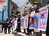 Manifestantes por los desaparecidos de Ayotzinapa en la zona centro de la Ciudad de México.