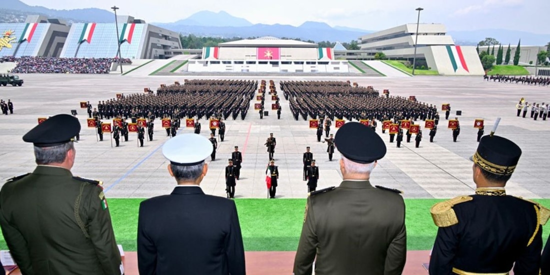 Heroico Colegio Militar gradúa a mil 303 oficiales