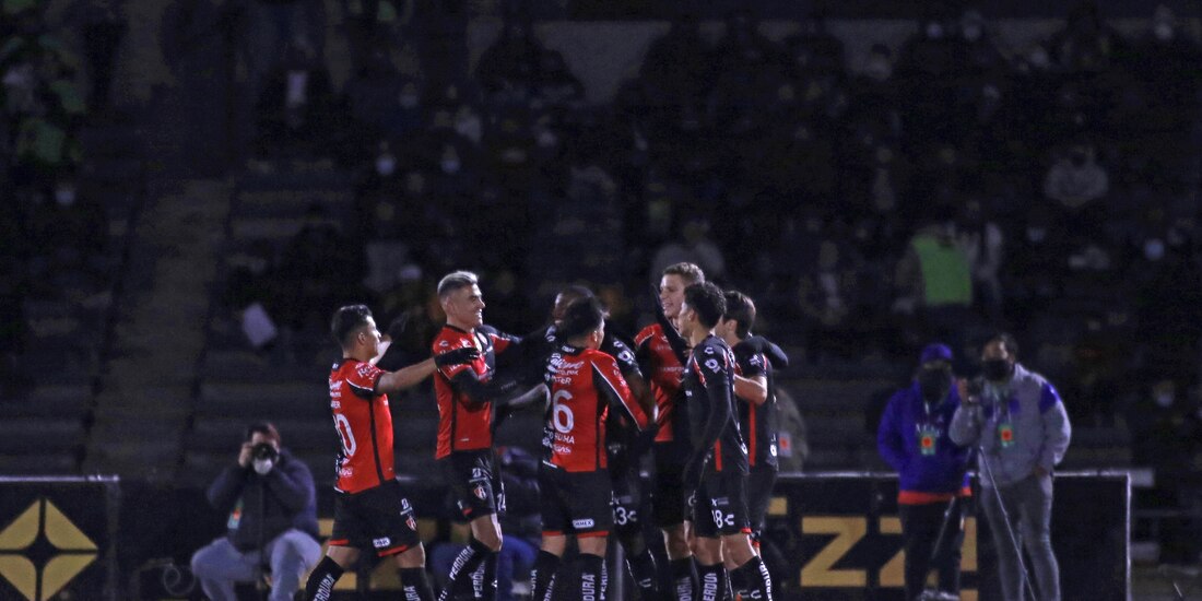 Jugadores del Atlas festejan un gol contra el FC Juárez en la Fecha 10 de la Liga MX.