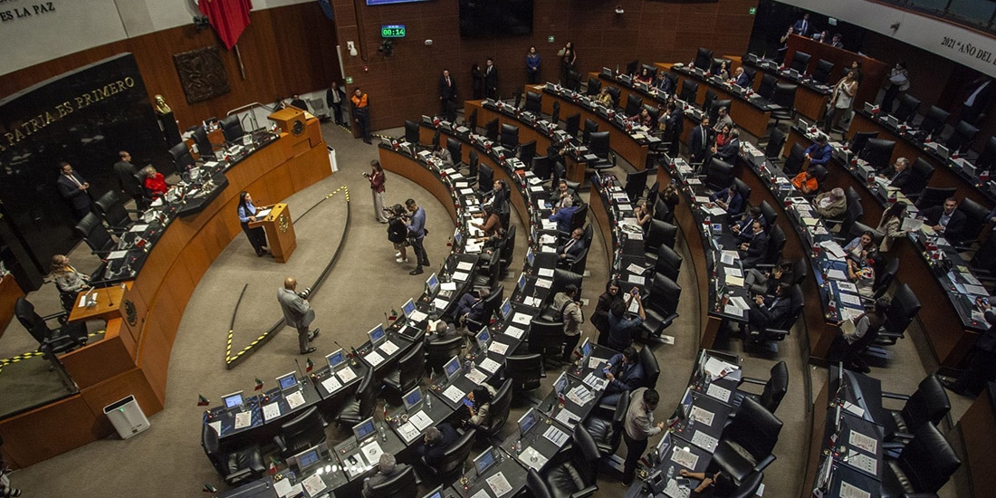 Aspectos durante la Sesión en la Cámara de Senadores el 30 de septiembre de 2026, cuando se aprobó la llamada "Ley Antimemes"