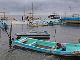 Pescadores ribereños de la bahía de Campeche toman sus precauciones con sus embarcaciones, las cuales ya sufren estragos por el paso de la tormenta tropical Cristóbal, el 2 de junio de 2020.