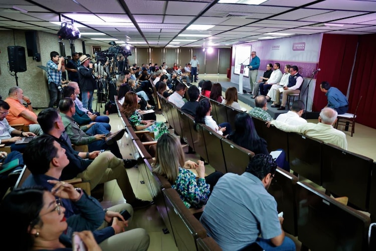 Las tradiciones en centros ceremoniales del norte del estado atrajeron a miles de turistas nacionales y extranjeros.