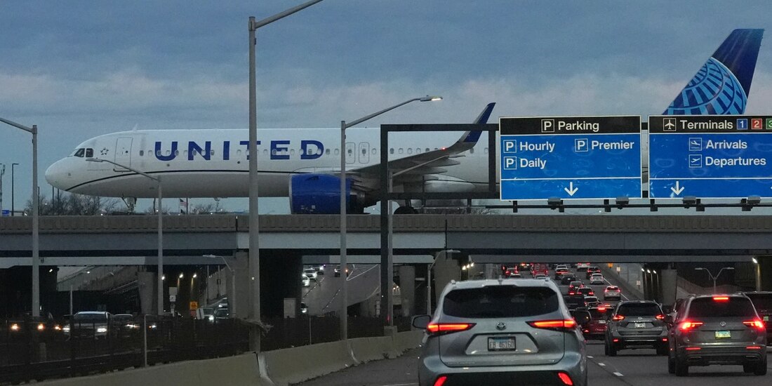 Estados Unidos prevé reducir vuelos ante cierre del gobierno.