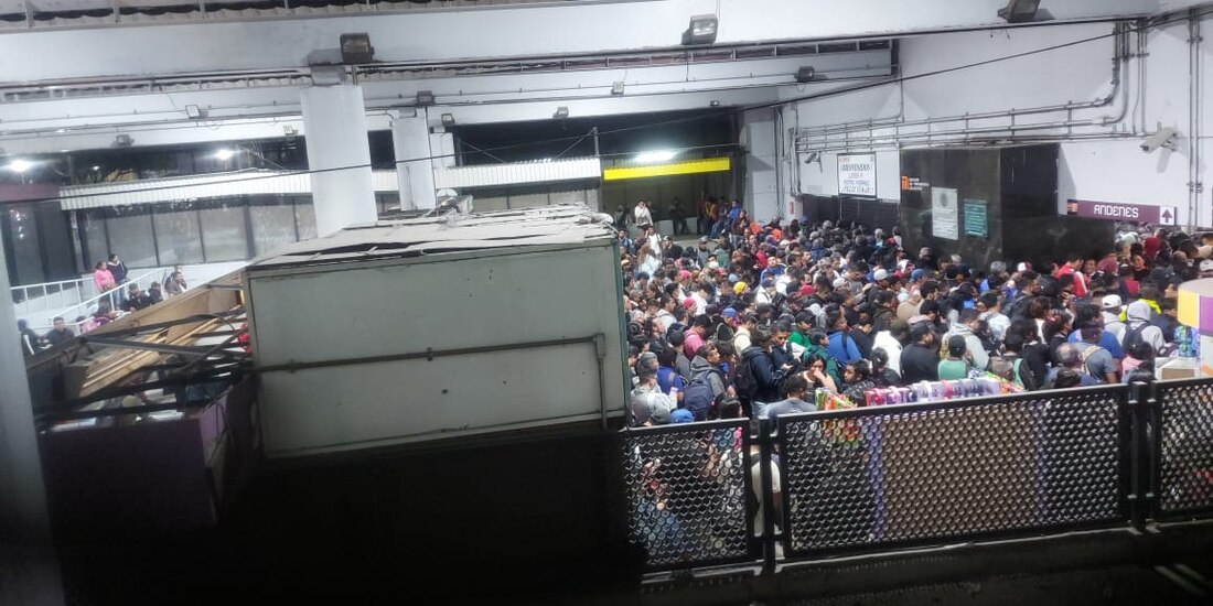 La Línea A del Metro se encuentra saturada.