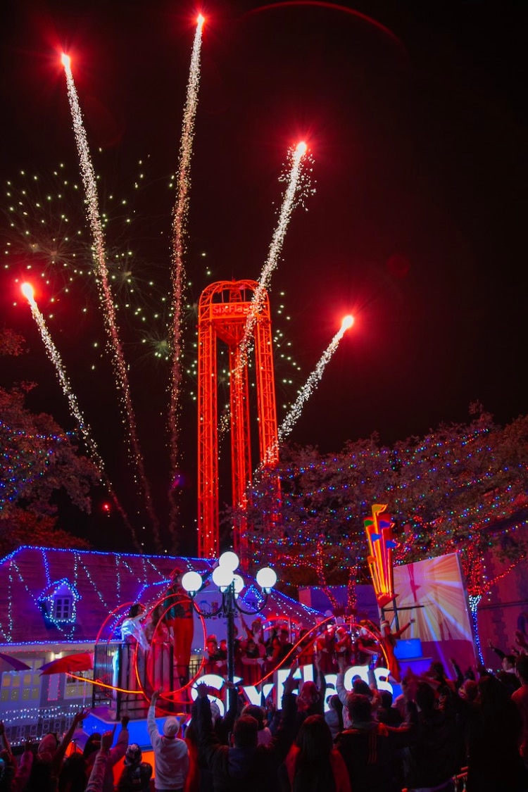 Six Flags inaugura Christmas in the Park 2025.