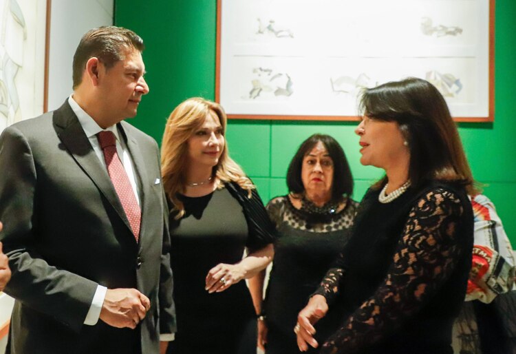El mandatario poblano, Alejandro Armenta, agradeció la generosidad de la familia Cuevas por la retrospectiva exhibida en el Museo Internacional del Barroco.