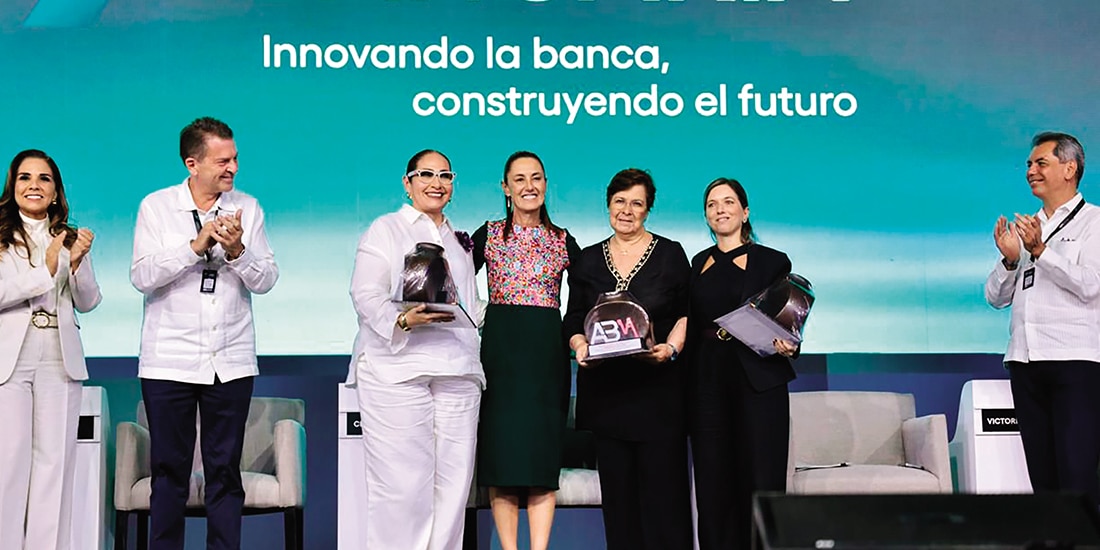 LA PRESIDENTA Sheinbaum, ayer, en la Convención Bancaria