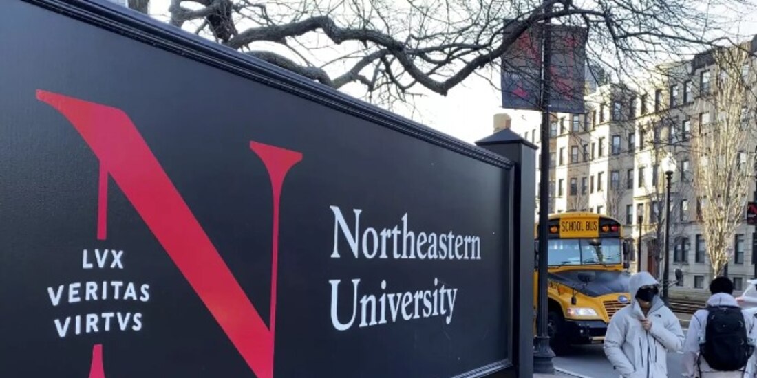 En la Universidad Northeastern un maletín explotó y provocó heridas a la persona que lo portaba.