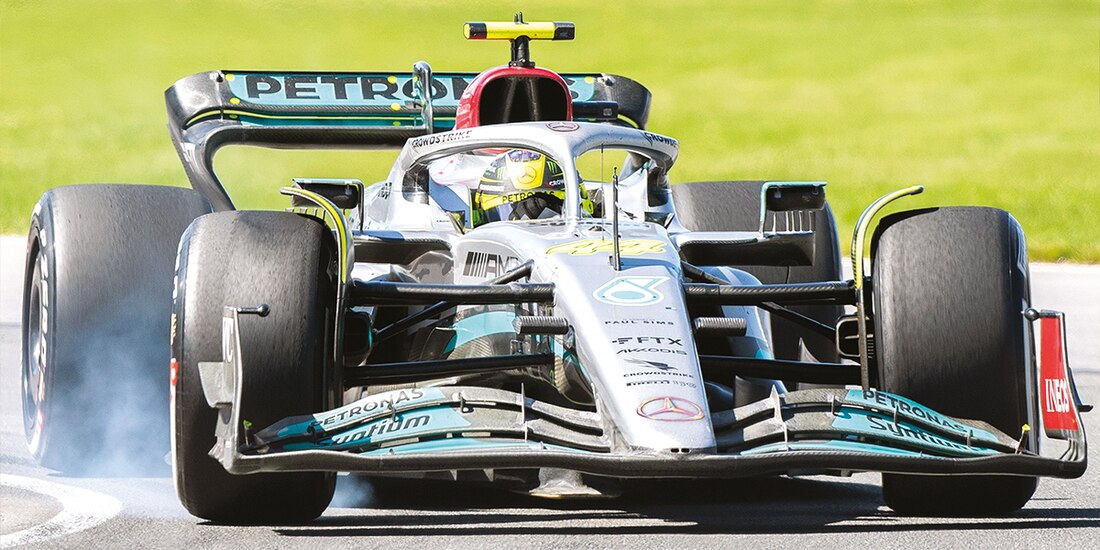 Lewis Hamilton conduce su monoplaza, ayer, en el GP de Canadá.