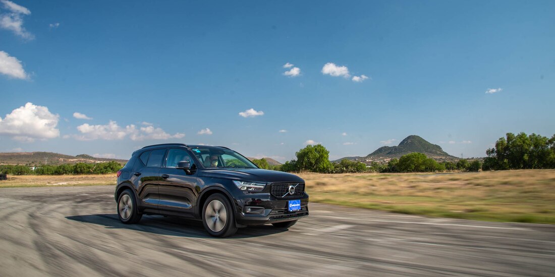 En el Volvo XC40 Recharge destacan la pantalla de 9” táctil con navegador integrado, pero también es compatible con Apple Carplay y Android Auto.