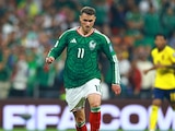 Santiago Gimenez conduce el balón durante el México vs Ecuador de la Copa del Mundo 2026.