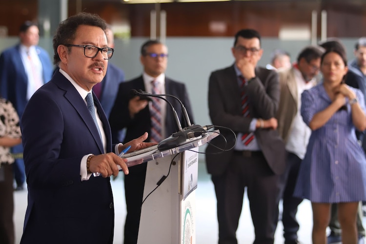 El senador Ignacio Mier durante sus actividades legislativas.