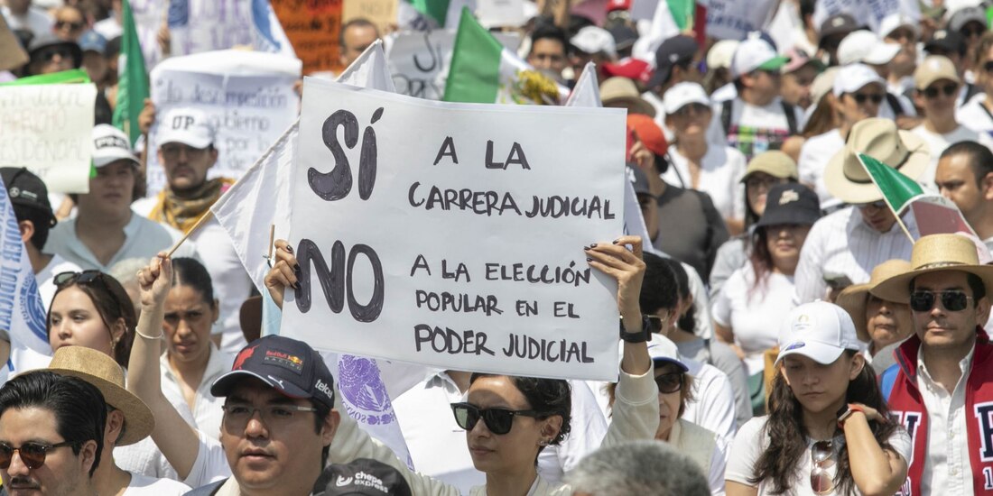 Estudiantes de escuelas públicas y privadas se manifestaron este domingo para rechazar la Reforma Judicial.