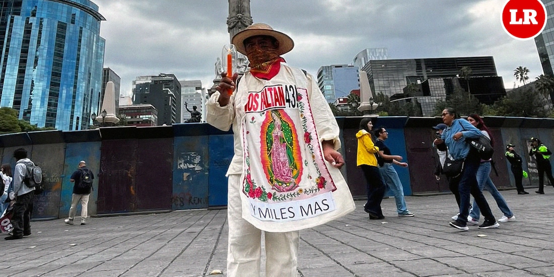 Marcha en Ciudad de México por el 12 aniversario de la desaparición de 43 estudiantes de Ayotzinapa.