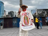 Marcha en Ciudad de México por el 12 aniversario de la desaparición de 43 estudiantes de Ayotzinapa.