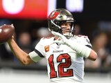 Tom Brady lanza el ovoide durante el juego entre Tampa Bay y Atlanta, el pasado 8 de enero.