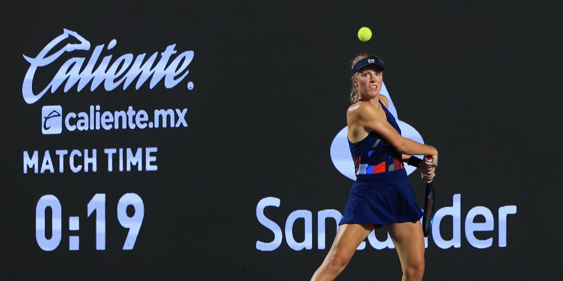 Magdalena Frech en su duelo ante Caroline Garcia en el Guadalajara Open AKRON 2024