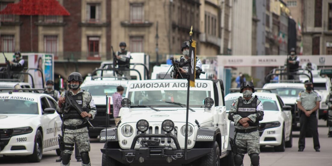 Preparativos de para militar en el Zócalo